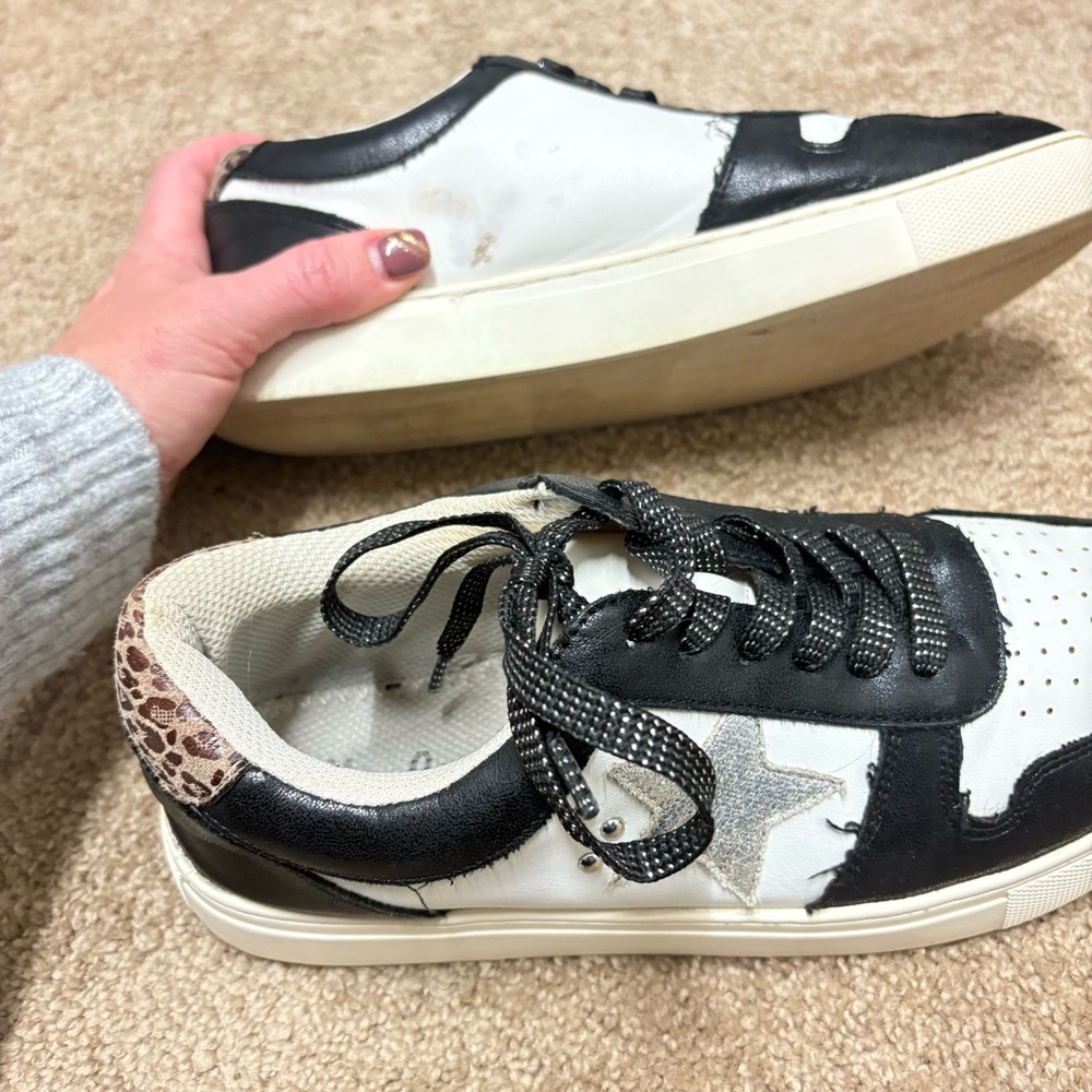 Stylish Black and White Hey Girl Women's Sneakers